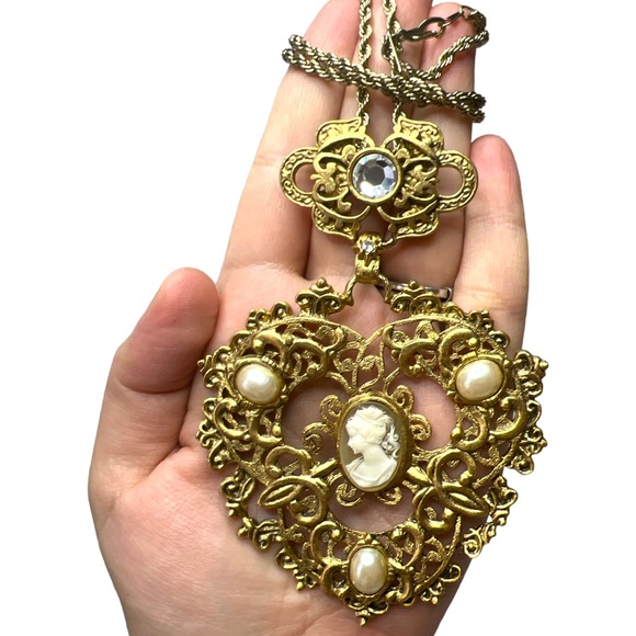 VINTAGE | 18KT GP Chain Cameo Filigree Heart Pendant Large Necklace - Picture 3 of 5